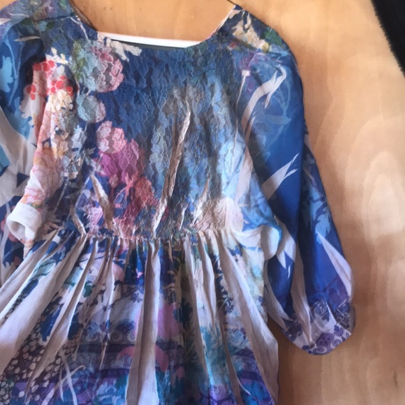 Lace floral screen print blouse - Picture 5 of 6